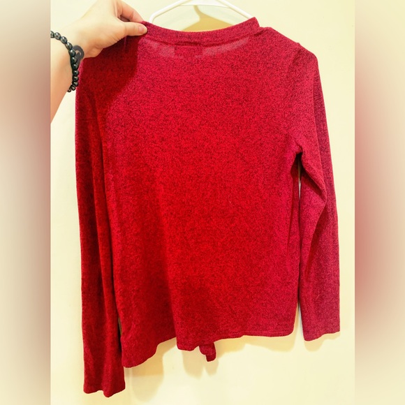 Long Sleep Top with a Tie at the end - Picture 2 of 3